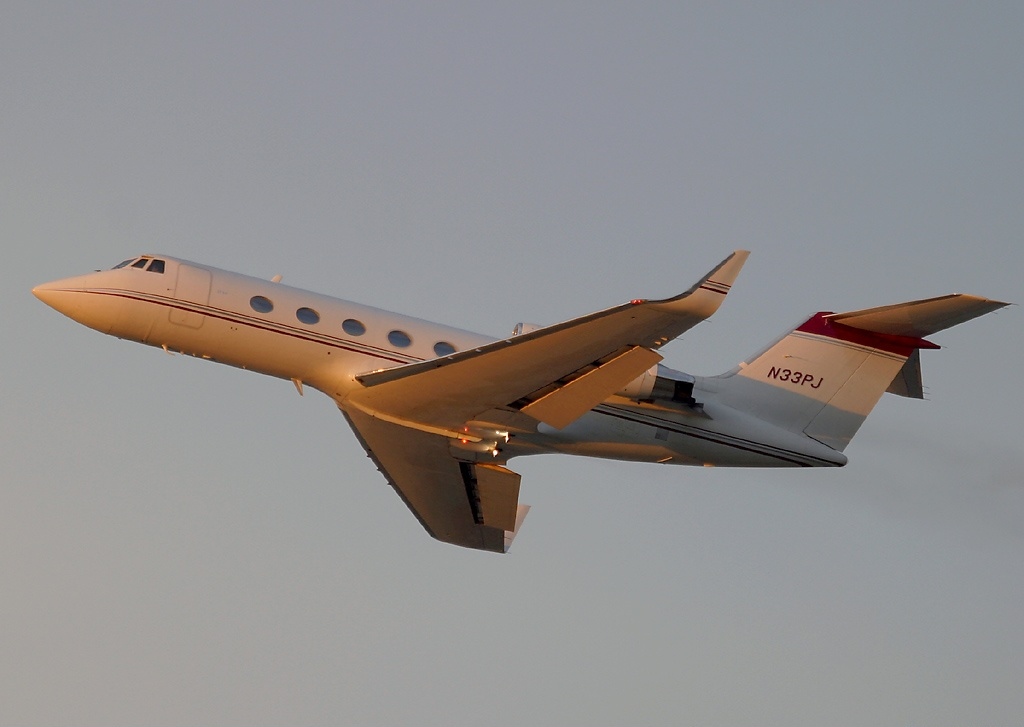 Gulfstream 2 / IIB / II-SP heavy jet view 2 for Los Angeles charter