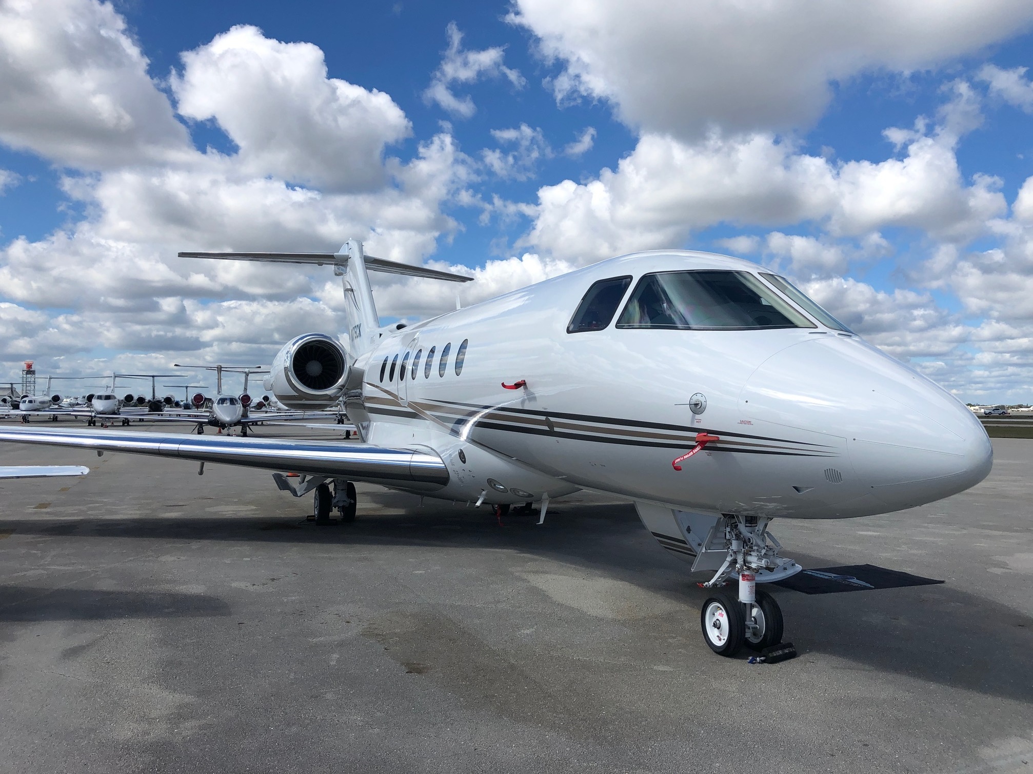 Hawker 4000 exterior for Los Angeles charter